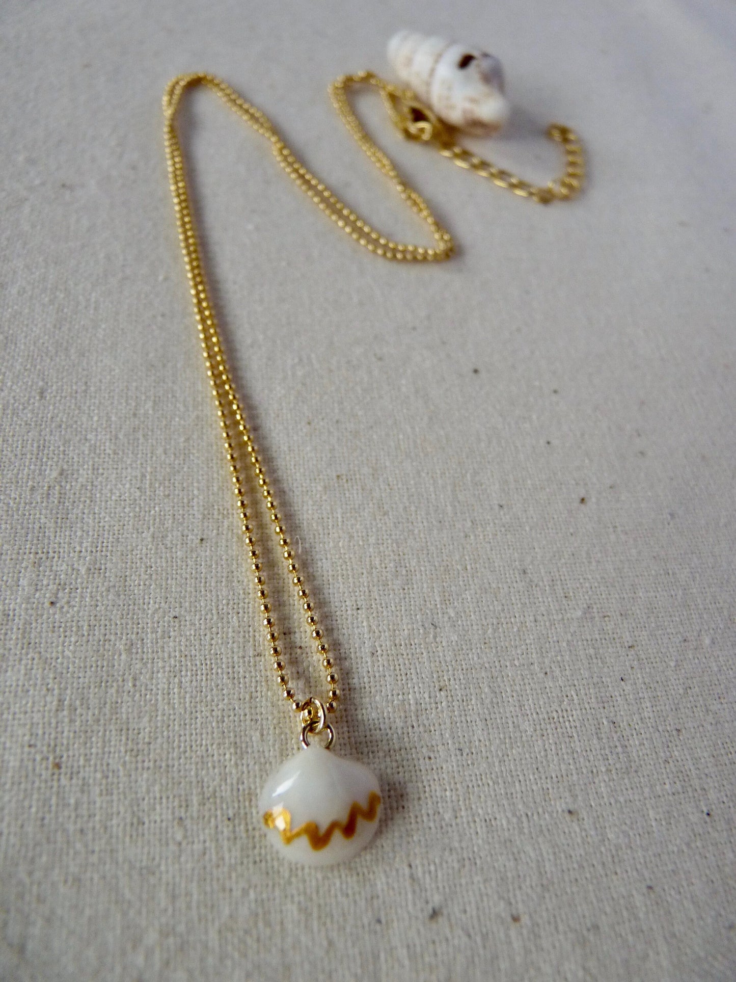 Tiny shell necklace with painting, little zig zag