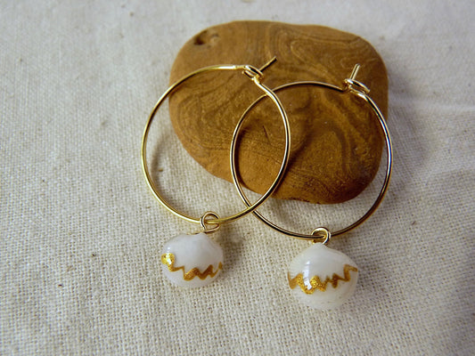 Tiny shell earrings with painting, little zig zag