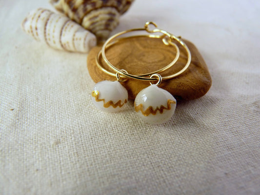 Tiny shell earrings with painting, little zig zag